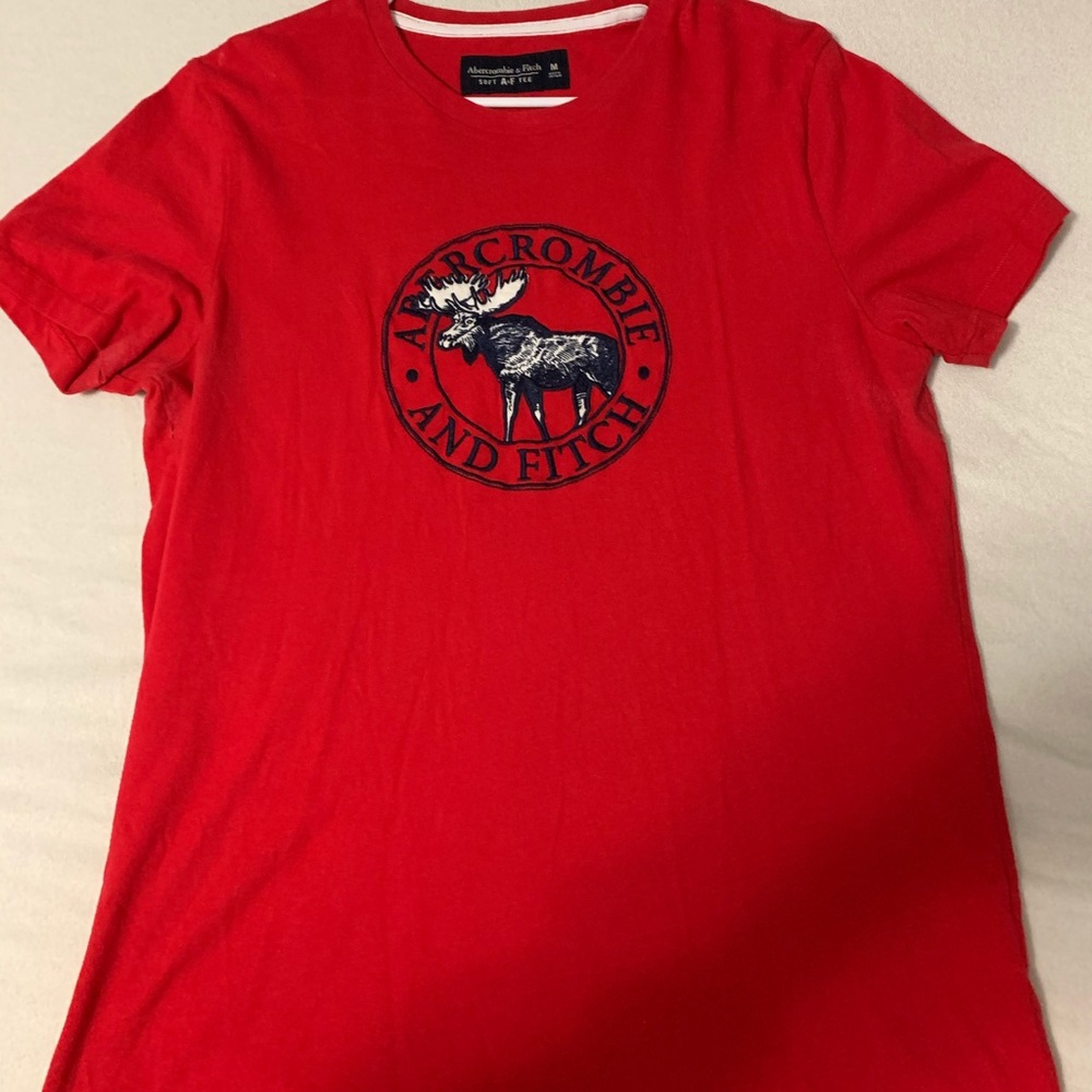 Red Abercrombie tee